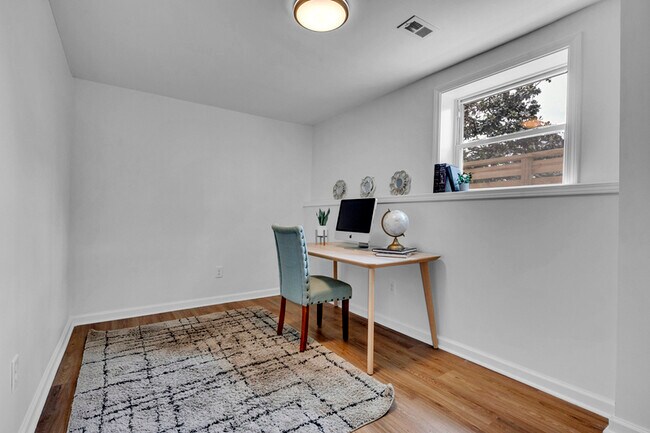Building Photo - 917 S Forrest Dr