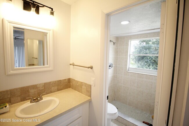 Building Photo - 3002 Edgewood Dr NE