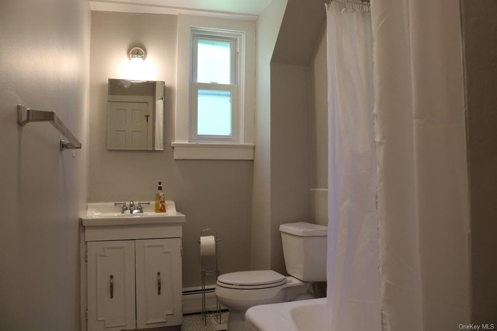 Building Photo - 2 Pelham Ave