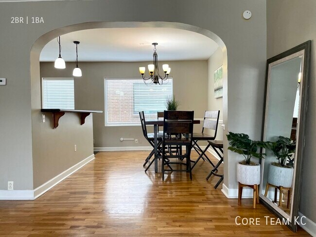 Building Photo - 1107 W 45th St