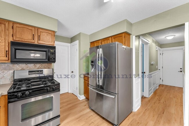 Building Photo - Beautiful Spacious 4 Bedroom Kentwood Home