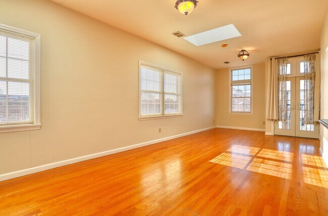 Building Photo - 24 Emerson Ave