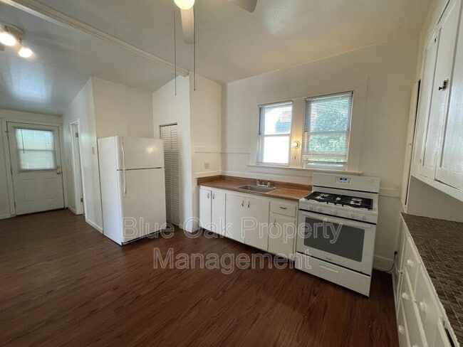 Building Photo - 960 Salem St