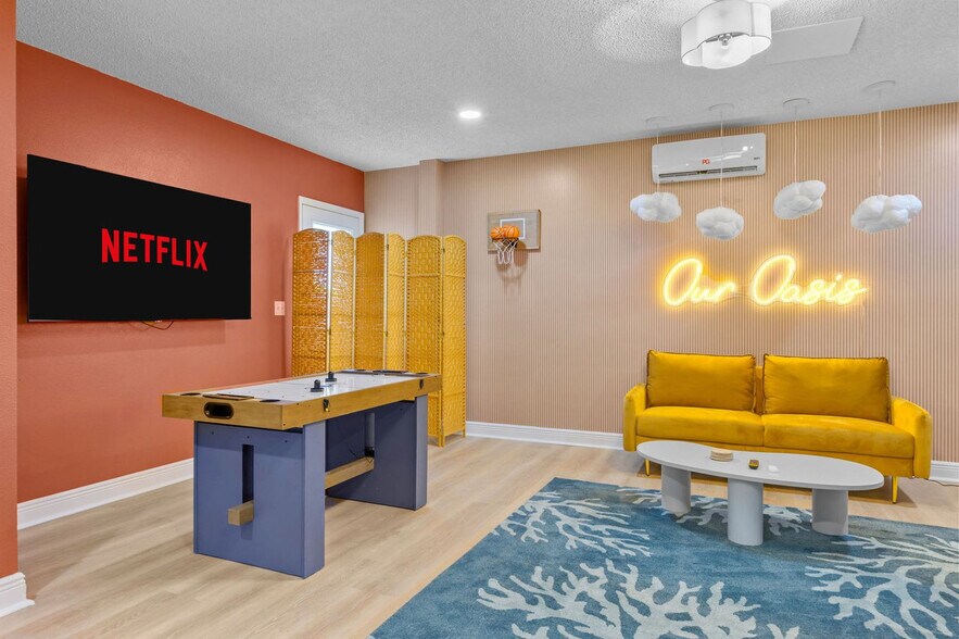 Building Photo - 9800 E Bay St