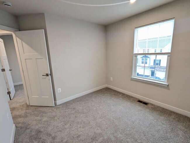 Building Photo - New Build (never lived in) townhouse avail...