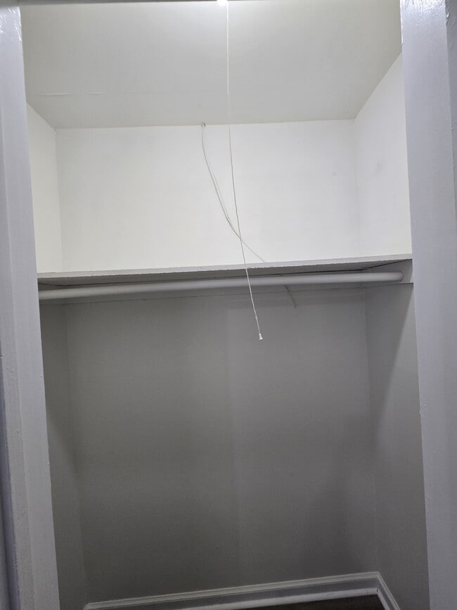 Building Photo - 1040 N Volutsia