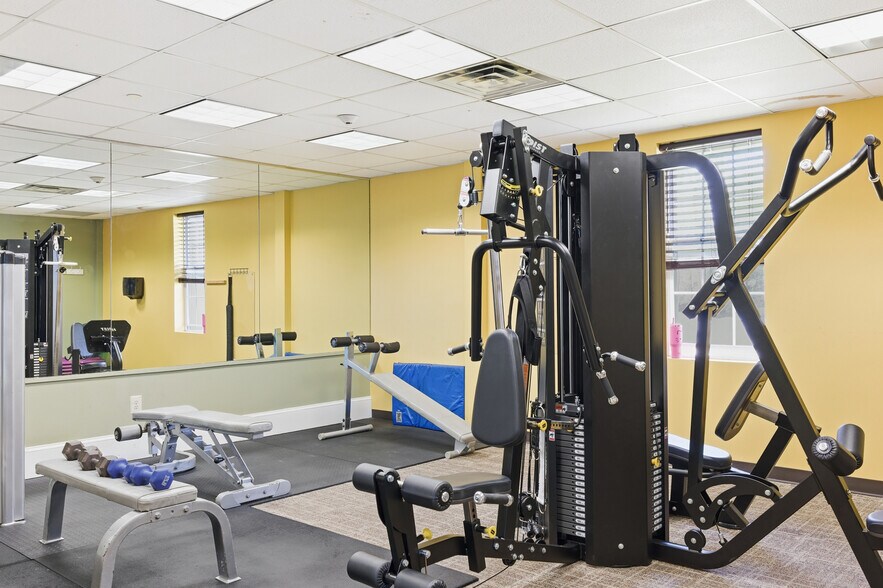 Building Photo - 763 Spring Lake Dr