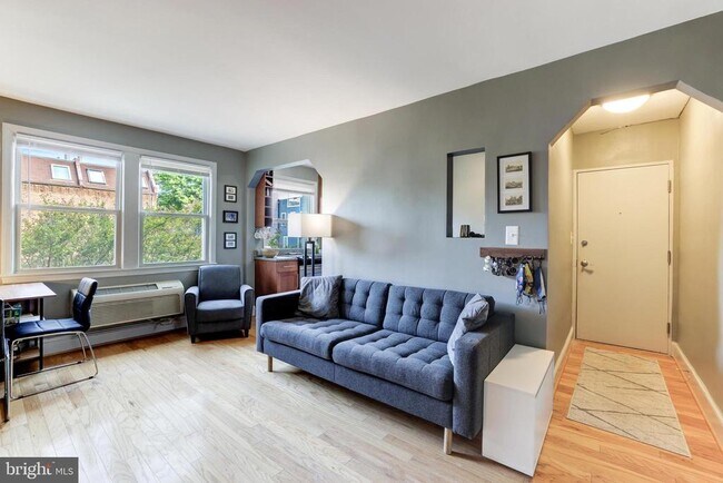 Building Photo - 1363 K St SE