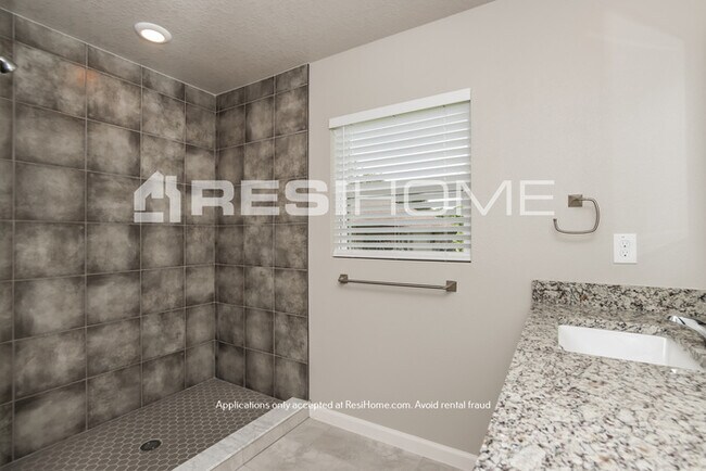 Building Photo - HOME FOR RENT!! One month free!