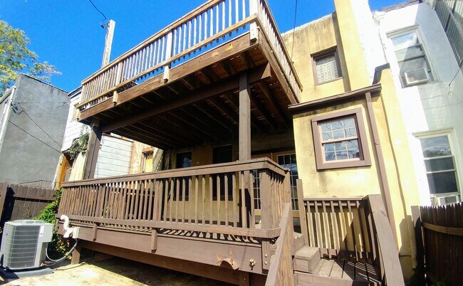 Building Photo - 819 Brooks Ln