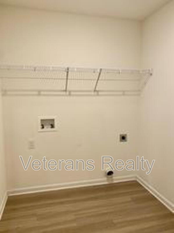 Building Photo - 8 Periwinkle Ln