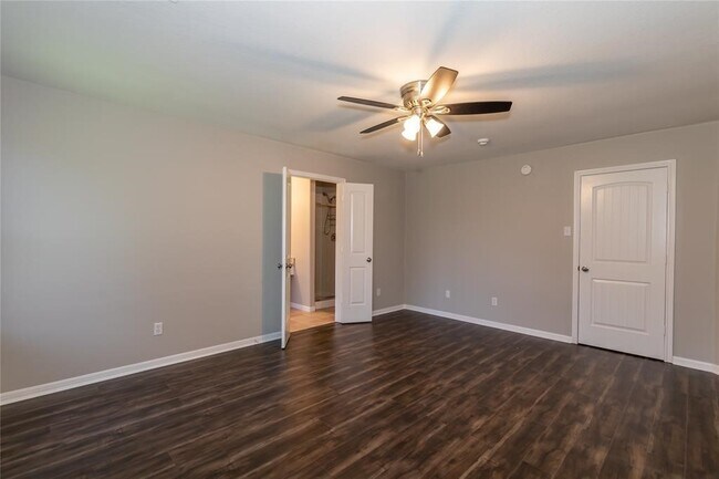 Building Photo - 8315 Sycamore Ln