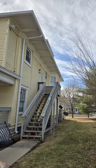 Building Photo - 129 E Main St