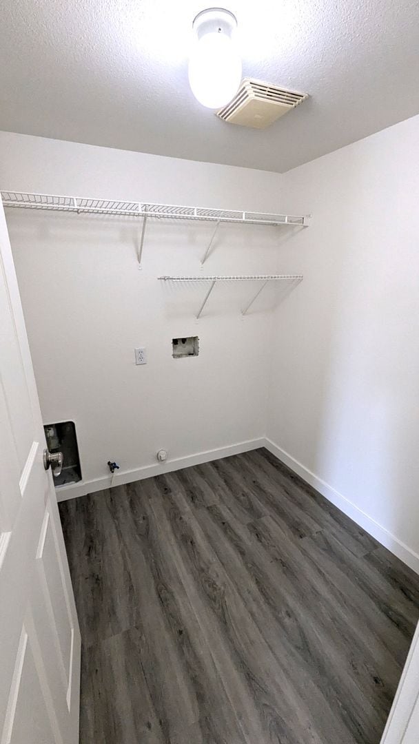 Building Photo - Immaculate 4 Bedroom 2.5 Bath Home