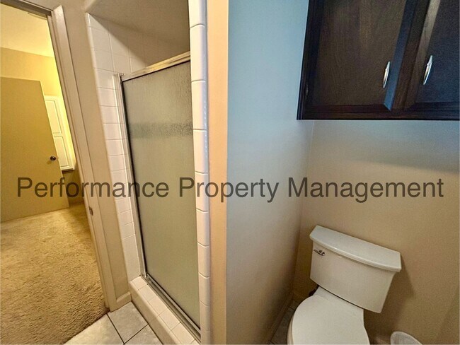 Building Photo - Cozy 3 Bed/2 Bath SW Bakersfield Home w/ Pool & $0 Deposit Option