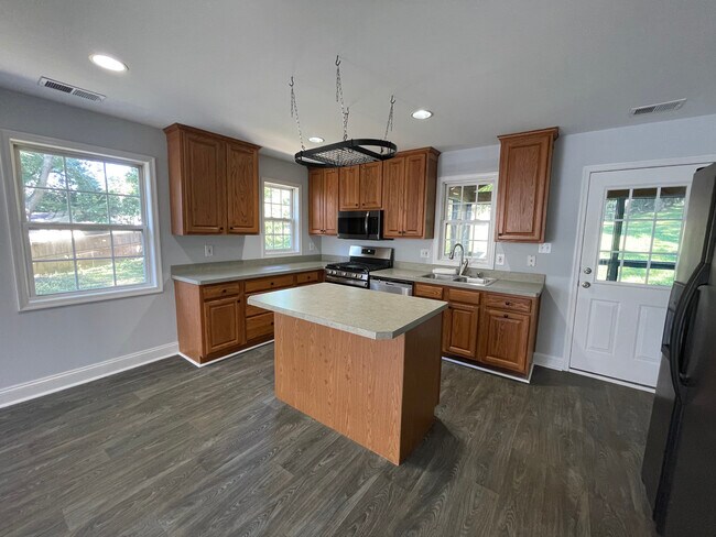 Building Photo - 3128 Headrow Cir