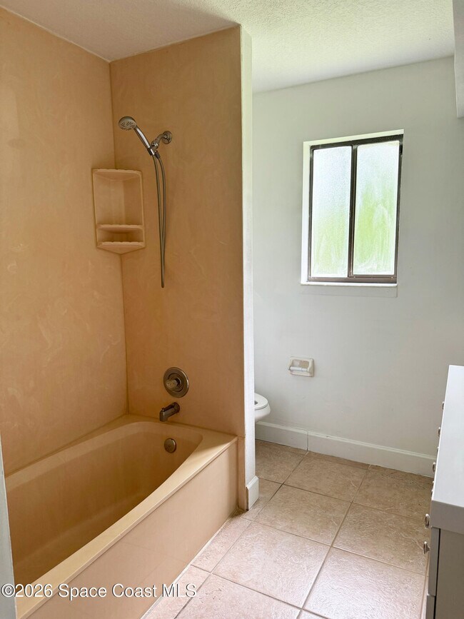 Building Photo - 1029 Ulysses Ave SE