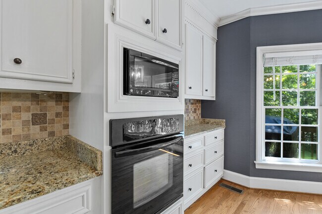 Building Photo - 710 Woodcreek Ct