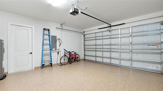 Building Photo - 306 E Clay Ave