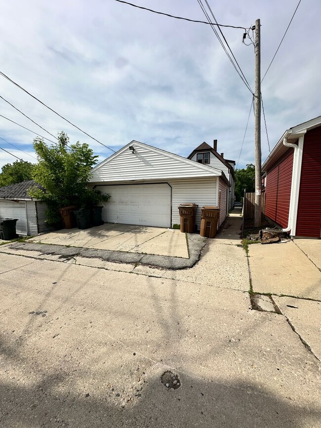 Building Photo - 1403 Rawson Ave
