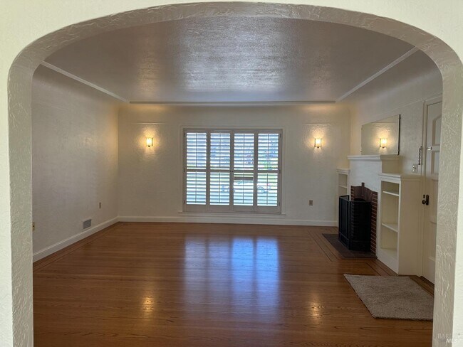 Building Photo - 258 W J St