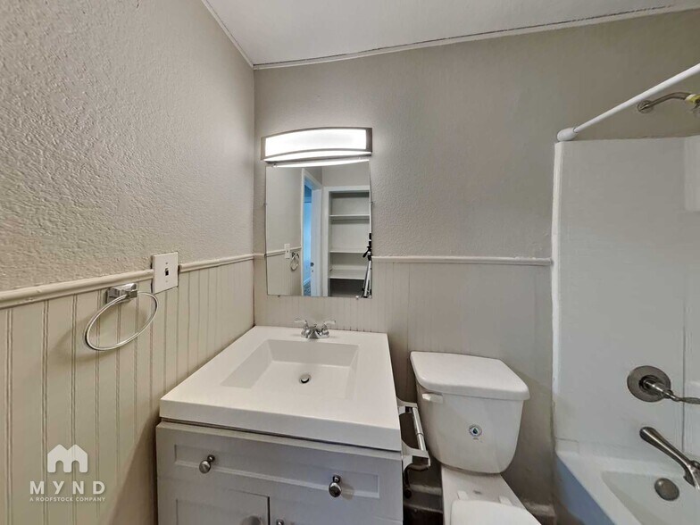 Building Photo - 1216 Franklin St