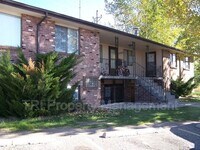 Building Photo - 2925 Skyline Dr