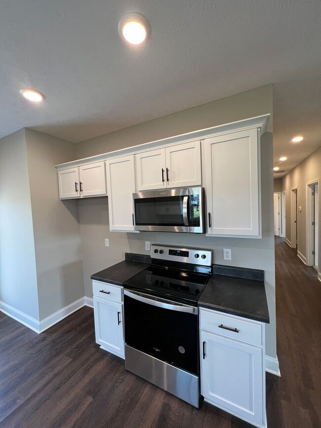 Building Photo - 406 St George Wy