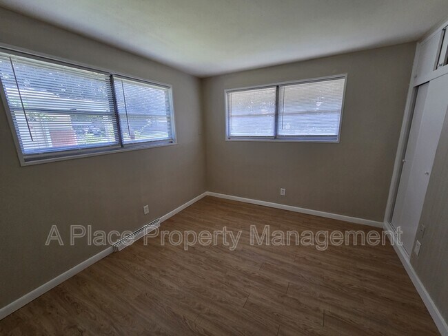 Building Photo - 2321 Noll Dr