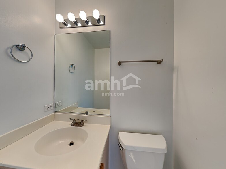 Building Photo - 809 Magnolia Dr