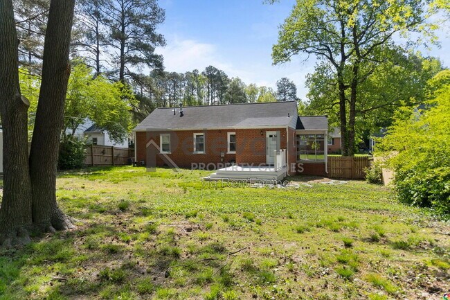 Building Photo - 9020 Weldon Dr