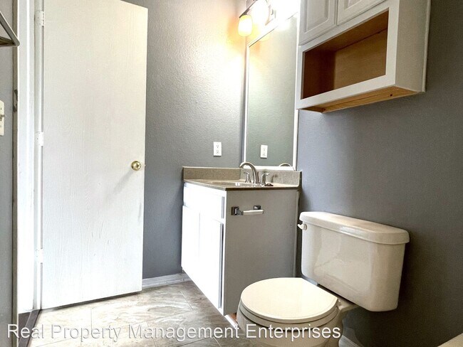 Building Photo - 3 br, 2 bath House - 15601 Acacia Rd