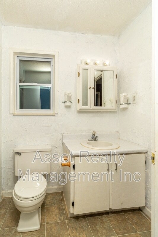 Building Photo - 1817 Sedgewick Dr