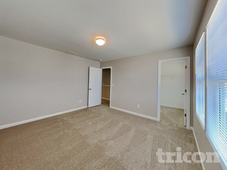 Building Photo - 1705 Sawtooth Ct