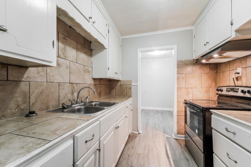 Building Photo - 2658 Brookwood Dr