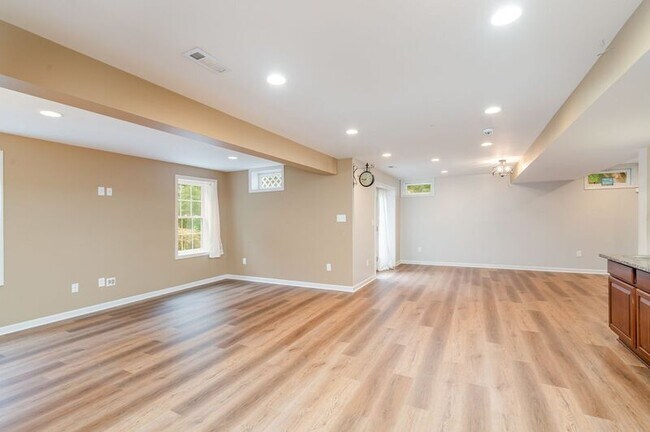 Building Photo - 5990 Parsons Lane