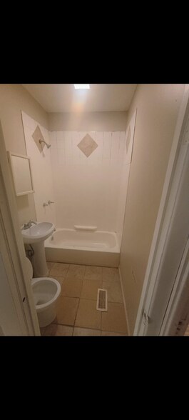 Bathroom - 1704 N Mason Ave