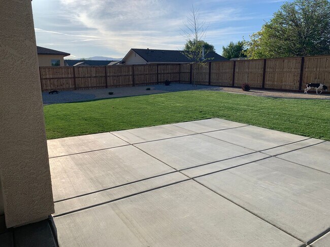 Building Photo - $2495 - MODERN - LARGE YARD - GRANITE - ST...