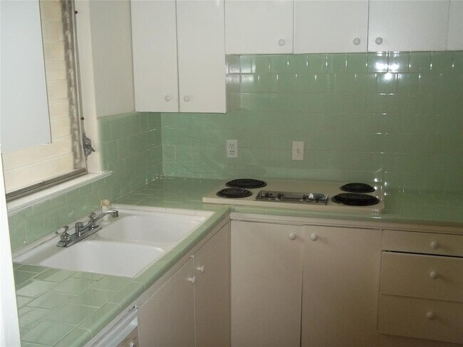 Building Photo - 5320 Balcones Dr