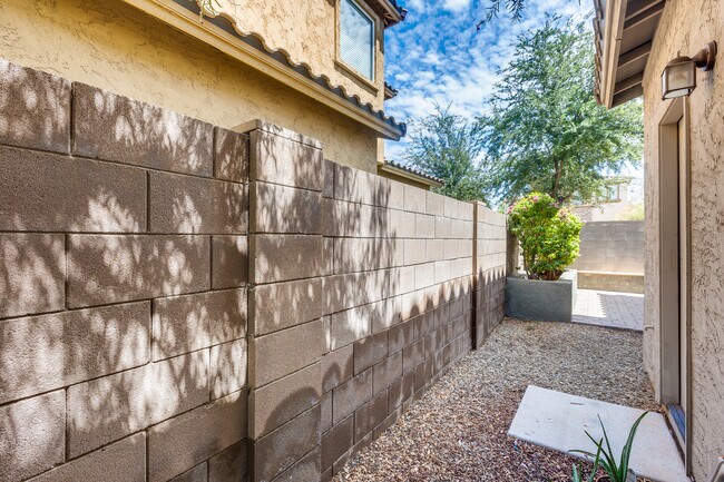 Building Photo - 11956 W Fillmore St