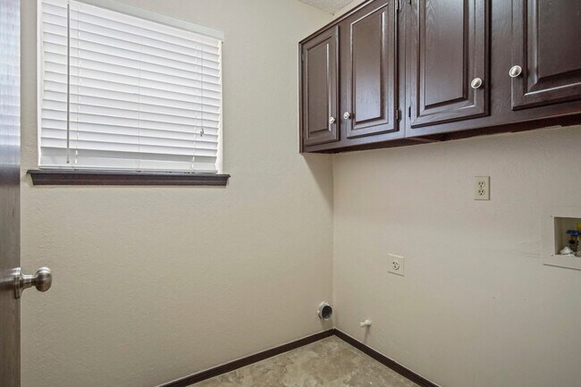 Building Photo - 3617 Wynn Cir