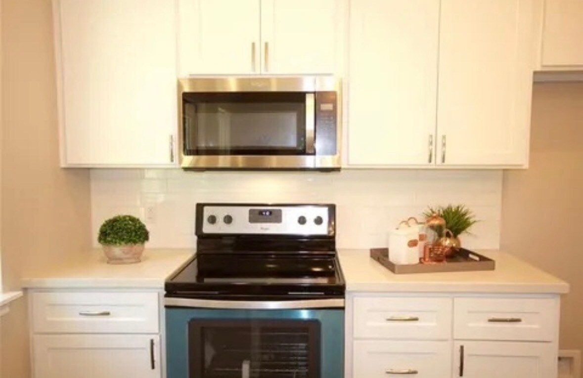 Building Photo - 210 Garrotsville St