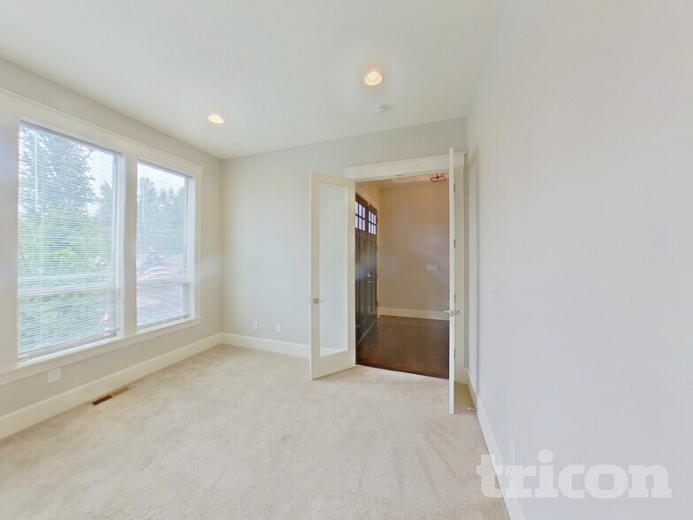 Building Photo - 2604 NE 175th St