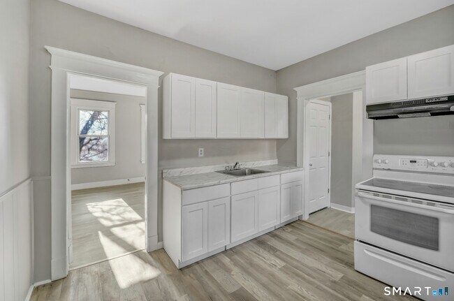 Building Photo - 4 Templeton St