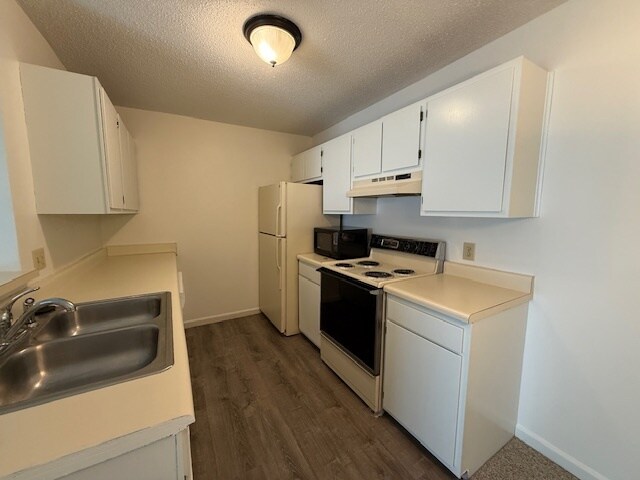 Building Photo - R@GB  J207