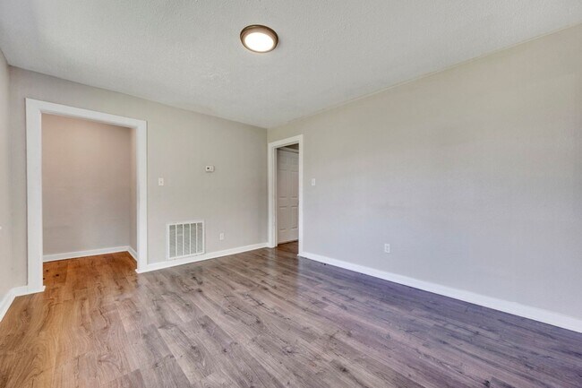 Building Photo - Adorable 1 bed 1 bath - Central air/heat, updated