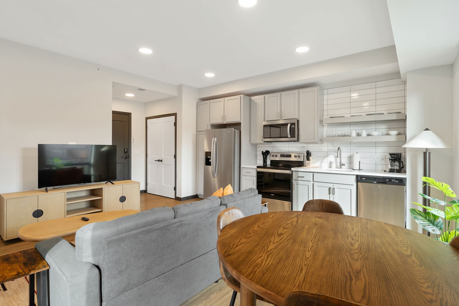 Building Photo - 423 E Michigan St