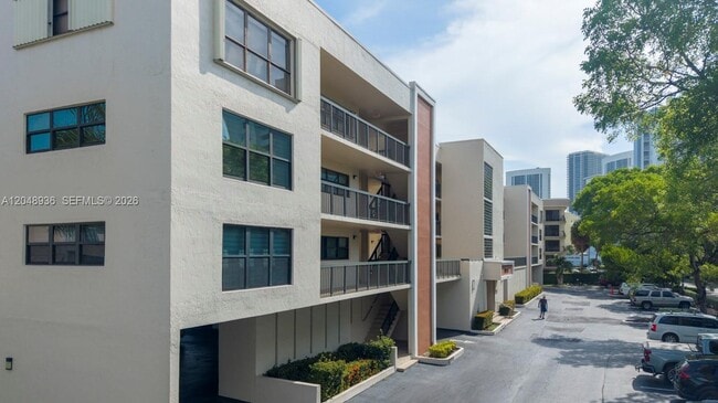 Building Photo - 200 Golden Isles Dr