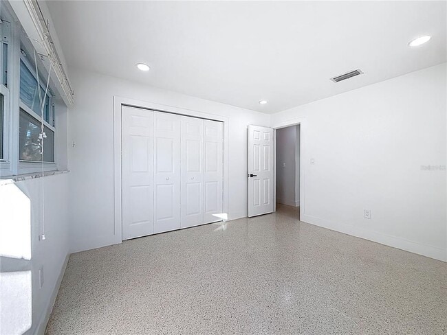 Building Photo - 2161 Edythe Dr