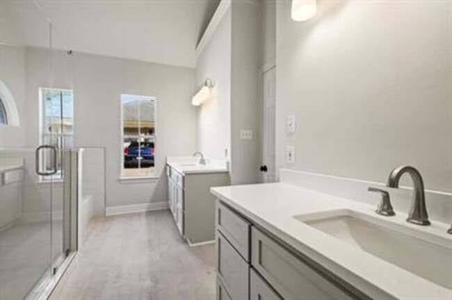 Building Photo - 10753 Fernbrook Ave